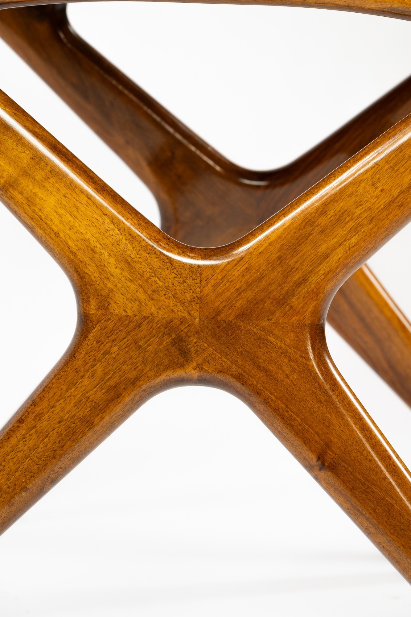 Monte-Carlo Gallery | Side table in walnut design Ico Parisi by De