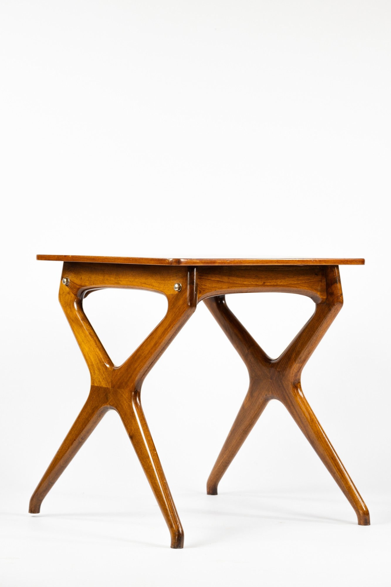 Monte-Carlo Gallery | Side table in walnut design Ico Parisi by De